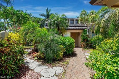 97-202 Bears Paw Trl, NAPLES, FL, 34105-3115 | Card Image