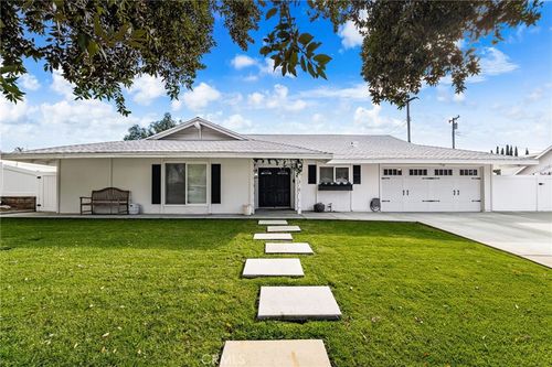 736 Apache Trl, Riverside, CA, 92507-6012 | Card Image