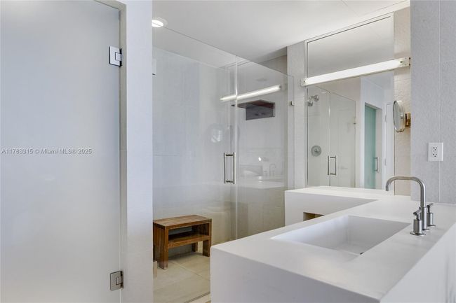 1802 - 3101 Bayshore Dr, Condo with 2 bedrooms, 2 bathrooms and null parking in Fort Lauderdale FL | Image 17