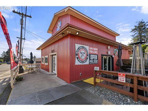 401 Oak St, Brookings, OR, 97415-9612 | Card Image