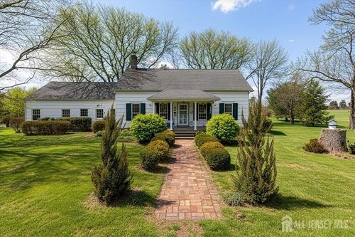18 Wyckoff Pl, Franklin Park, NJ, 08823-1816 | Card Image