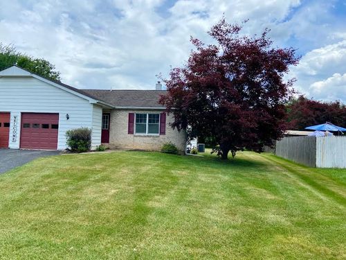 94 Jonathan Dr, Palmer Twp, PA, 18045-5966 | Card Image