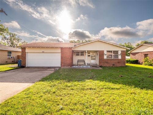 1412 S 9th St, McAlester, OK, 74501-7002 | Card Image