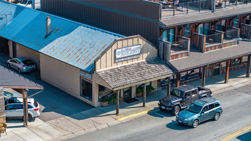 221 Baker Ave, Whitefish, MT, 59937-2431 | Card Image