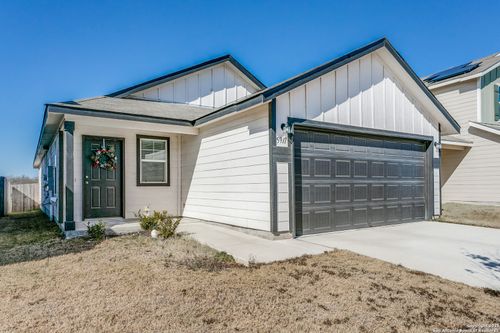 5911 Bluestem Way, San Antonio, TX, 78218-4711 | Card Image