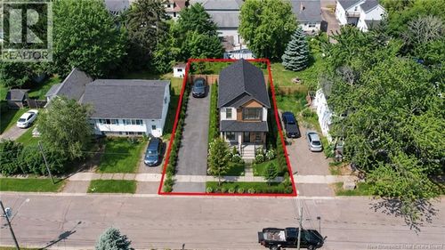 77 Cedar St, Moncton, NB, E1C7L3 | Card Image