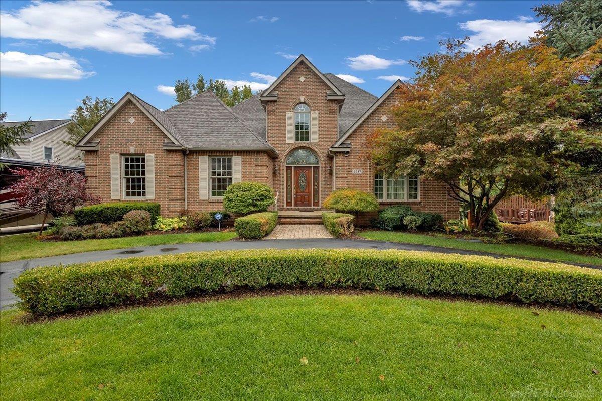 Lakewood Shores Dr, Howell, MI 48843