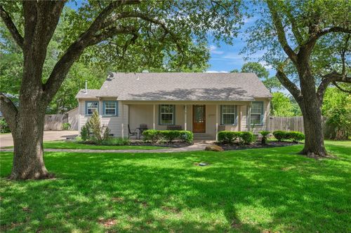 715 Inwood Dr, Bryan, TX, 77802-4028 | Card Image