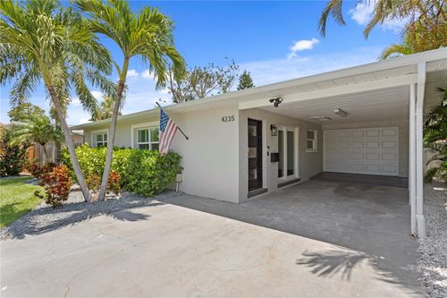 4235 Carson St Ne, St Petersburg, FL, 33703-5424 | Card Image