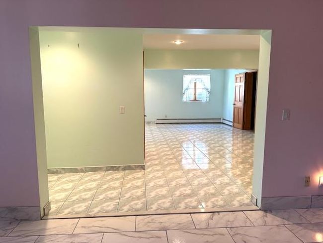 Unfurnished room with a baseboard radiator | Image 27