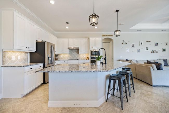 Kitchen full view | Image 10