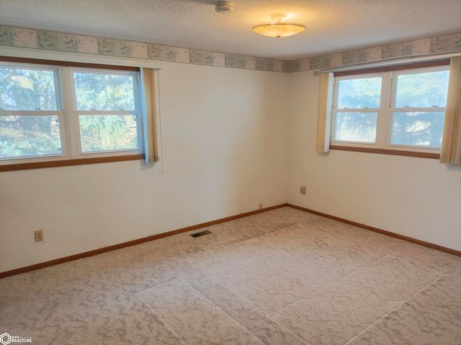32669 Walnut Ave, Home with 3 bedrooms, 3 bathrooms and 2 parking in Coon Rapids IA | Image 16