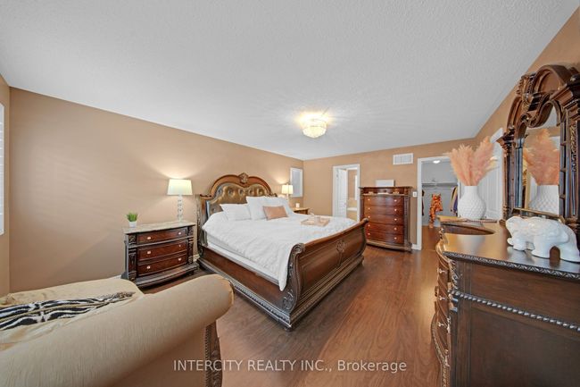 16 Heathcliffe Dr, House other with 3 bedrooms, 3 bathrooms and 4 parking in Woodbridge ON | Image 22