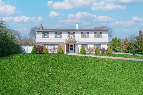 9 Michael Ct, Centereach, NY, 11720-2267 | Card Image