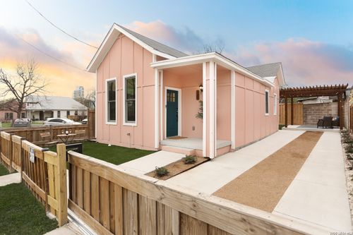 325 Montana St, San Antonio, TX, 78203-1017 | Card Image