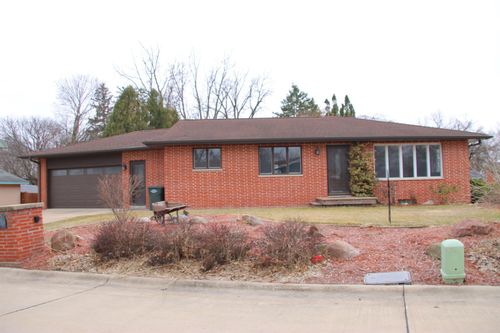 105 Bishop Ave, La Porte City, IA, 50651-1206 | Card Image