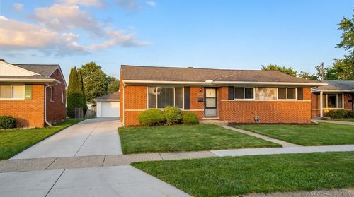 31496 Roan Ave Avenue, Macomb Township, MI, 48093 | Card Image