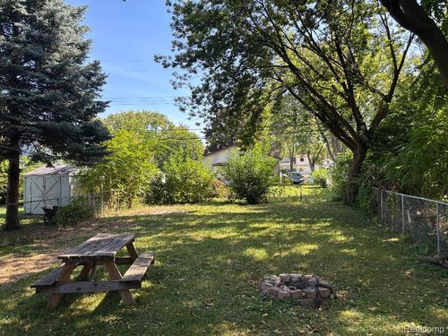 5939 Mayfair St, Taylor, MI, 48180-1384 | Card Image