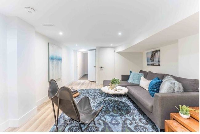 38 Ulster St, House attached with 4 bedrooms, 4 bathrooms and null parking in Toronto ON | Image 6