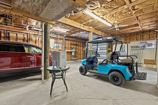 huge garage | Image 33