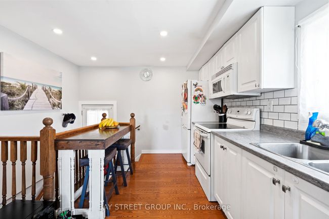 8 Lily St, House other with 4 bedrooms, 2 bathrooms and 3 parking in Saint Catharines ON | Image 6