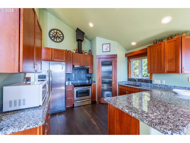 Kitchen | Image 11