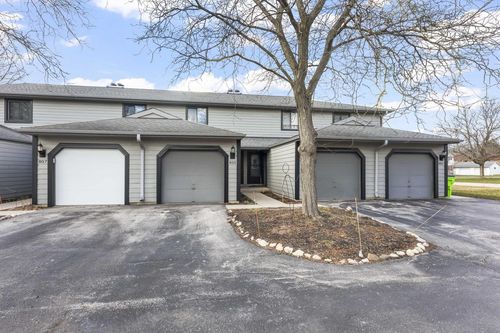 805 S Imperial Drive, HARTLAND, WI, 53029 | Card Image