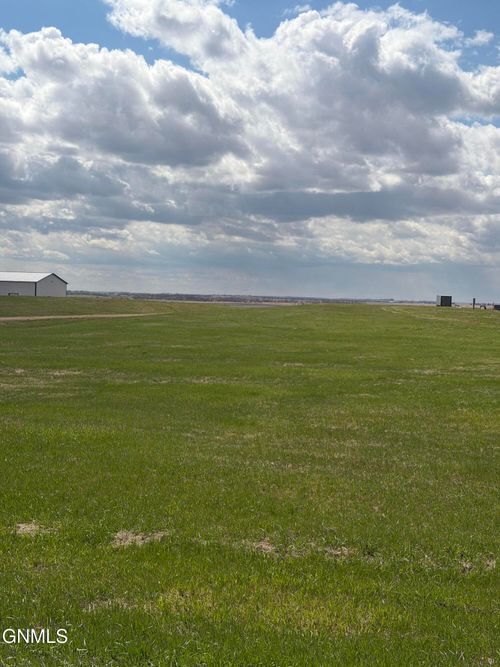 L4 B1 Southridge Acres, Crosby, ND, 58730 | Card Image