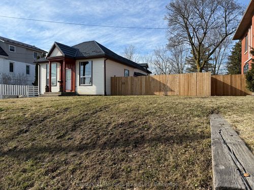 276 12th St, Hanover, ON, N4N1V3 | Card Image