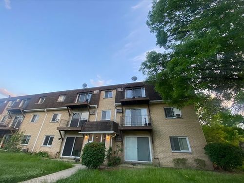300-92 Olesen Dr, Naperville, IL, 60540-5856 | Card Image