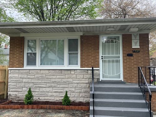 7737 S Champlain Ave, Chicago, IL, 60619-2916 | Card Image