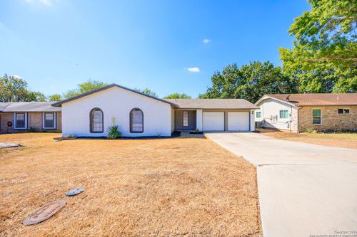 611 Janice Ln, Converse, TX, 78109-1517 | Card Image