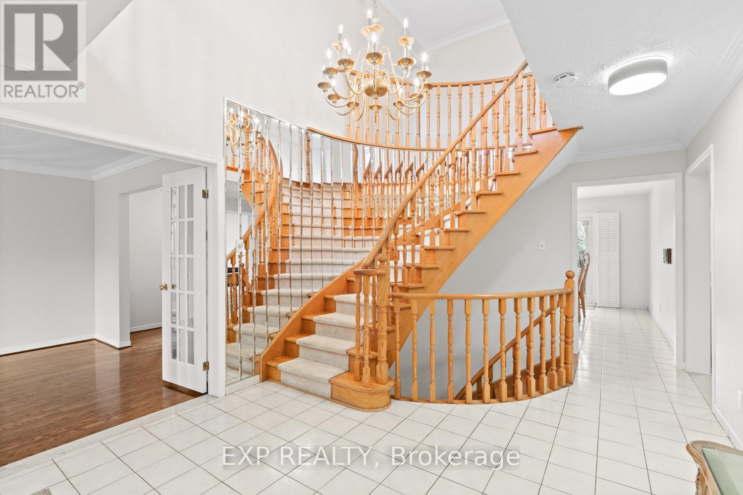 Residential Lease in Markham (Village Green-South Unionville) 2