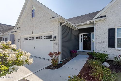 9851 Saugatuck Dr, Sylvania, OH, 43560-9104 | Card Image