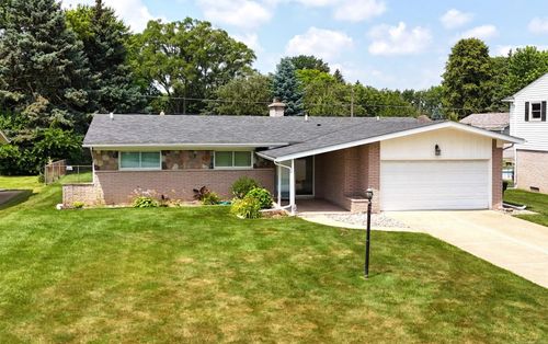 36819 Maas Dr, Sterling Heights, MI, 48312-2840 | Card Image