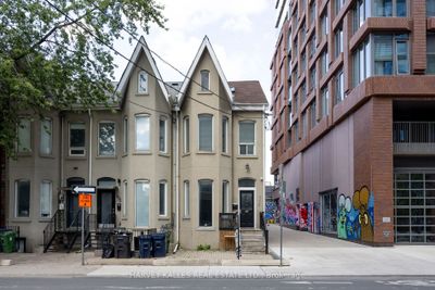 530 Richmond St W, Home with 4 bedrooms, 3 bathrooms and null parking in Toronto ON | Image 1