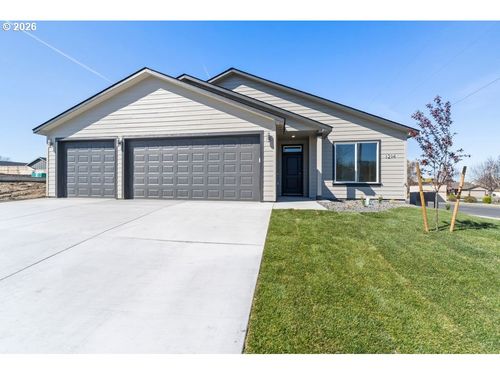1214 Se Kimber Dr, Hermiston, OR, 97838 | Card Image