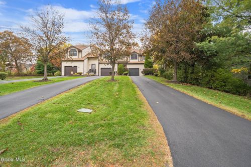 92 Surrey Hill Dr, Latham, NY, 12110-5462 | Card Image