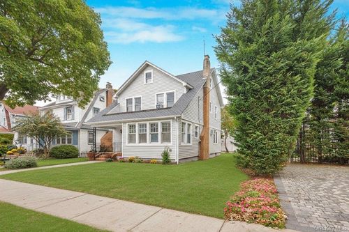 327 N Forest Ave, Rockville Centre, NY, 11570-2507 | Card Image