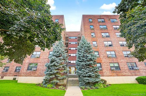 3l-7508 Bell Boulevard, New York, NY, 11364 | Card Image