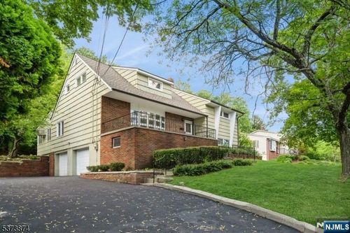 644 Long Hill Rd, Little Falls, NJ, 07424-2047 | Card Image