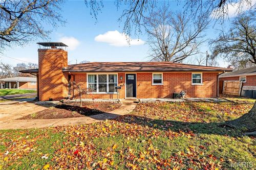 6 Lancelot Dr, Swansea, IL, 62226-5917 | Card Image