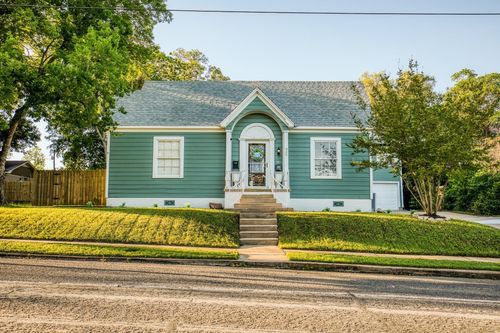 909 W Main St, Brenham, TX, 77833-3533 | Card Image
