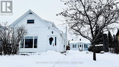 366 9th Ave, Cochrane, ON, P0L1C0 | Card Image