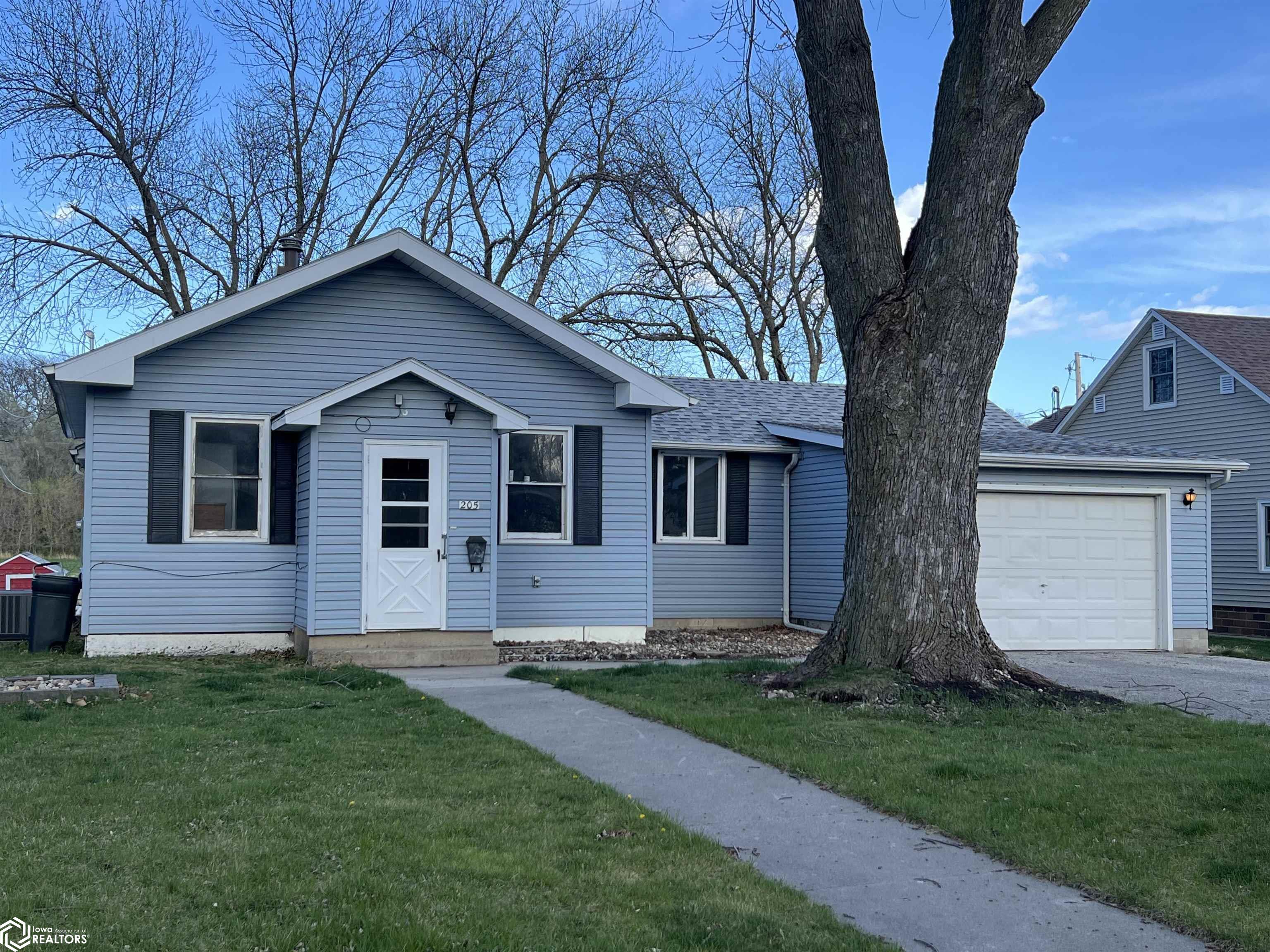 2nd St, Humboldt, IA 50548