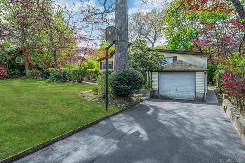 18 Houghton Blvd, Stony Brook, NY, 11790-1524 | Card Image