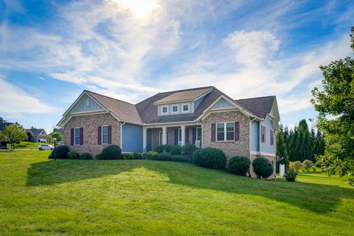 100 Stonecrest Ave, WAYNESBORO, VA, 22980-9646 | Card Image