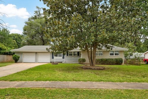 677 W Westview St, Springfield, MO, 65807-4607 | Card Image