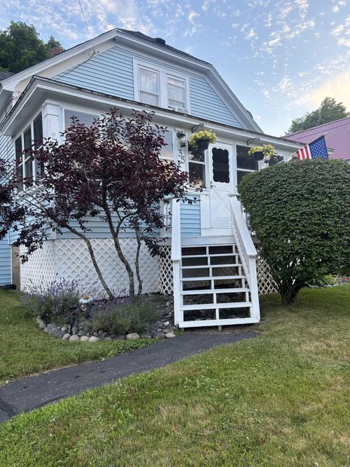 35 Water St, Epping, NH, 03042-2451 | Card Image