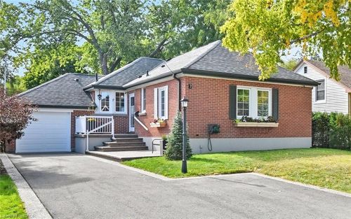 7 Avalon Ave, Stoney Creek, ON, L8G1X4 | Card Image